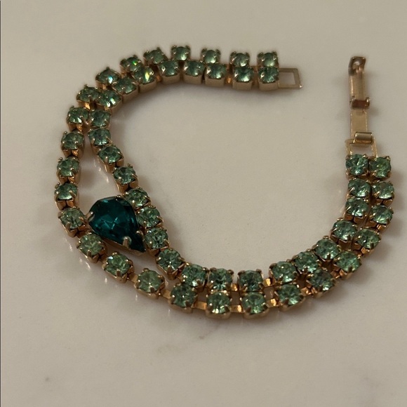 Jewelry - Vintage Elegant Gold and Green Bracelet
